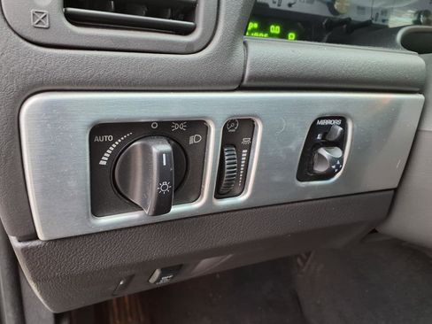 Used 2002 Ford Thunderbird Deluxe image 8