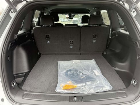 New 2025 Jeep Grand Cherokee Limited w/ Black Appearance Package AWD/4WD image 11