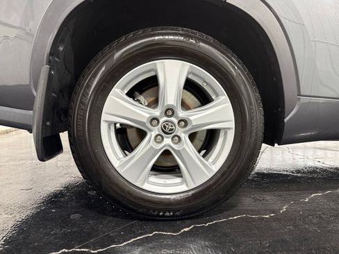 Used 2020 Toyota Highlander L AWD/4WD image 8