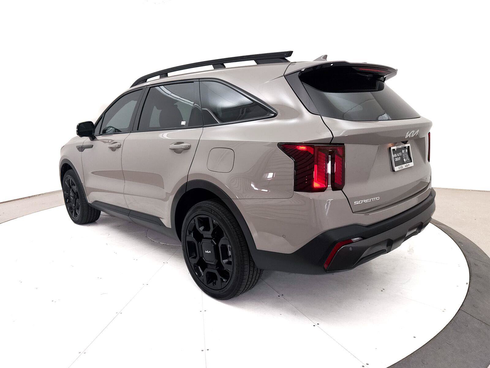 Used 2024 Kia Sorento SX AWD/4WD image 18