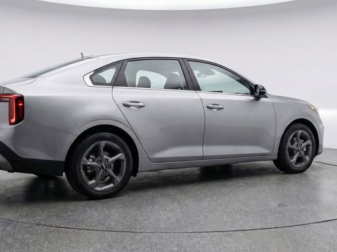 Used 2025 Kia K4 LXS image 9