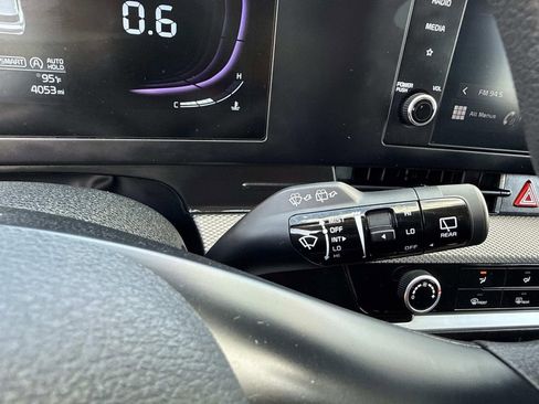 Used 2025 Kia Sportage LX image 32