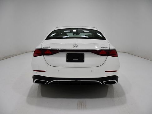Used 2024 Mercedes-Benz E 350 4MATIC Sedan image 4