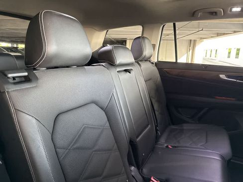 Certified 2024 Volkswagen Atlas SE FWD image 26