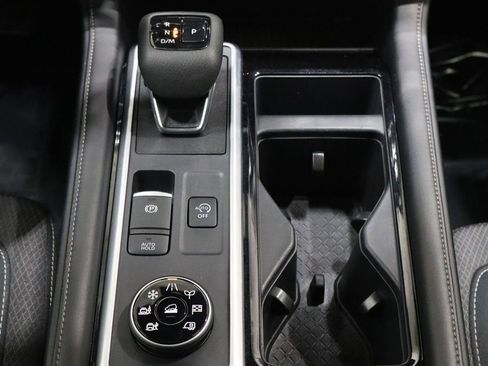 Used 2024 Nissan Pathfinder SV image 40