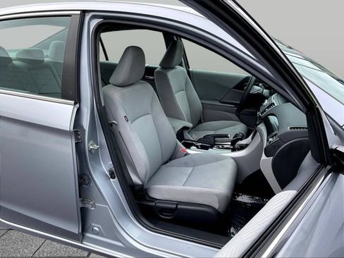 Used 2017 Honda Accord LX image 30