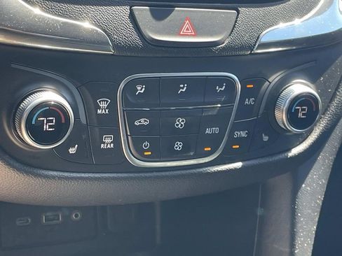 Used 2020 Chevrolet Equinox LT FWD image 21