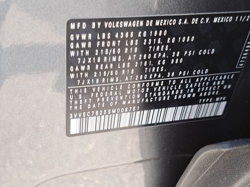 Certified 2025 Volkswagen Taos SE image 32