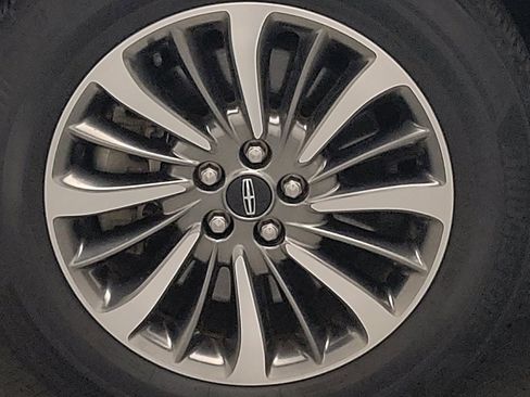 Used 2019 Lincoln Nautilus Select image 31