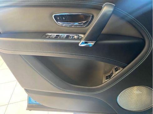 Used 2020 Bentley Bentayga image 17