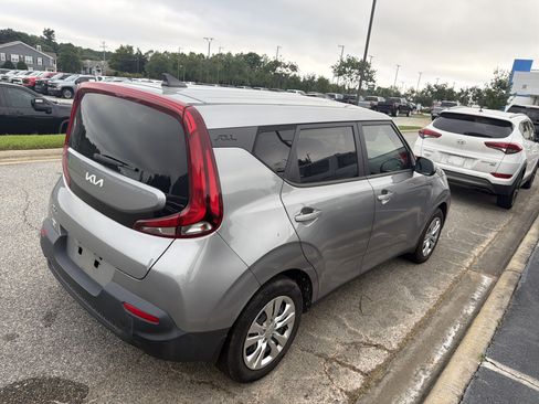 Used 2022 Kia Soul LX FWD image 10