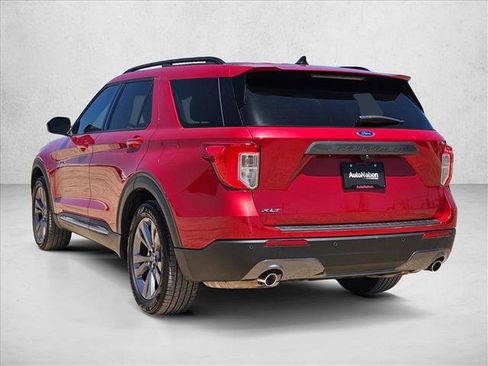 Used 2022 Ford Explorer XLT w/ Equipment Group 202A RWD image 8