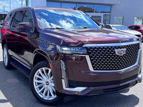Used 2022 Cadillac Escalade Luxury AWD/4WD image 1