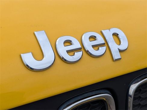 Used 2018 Jeep Renegade Latitude w/ Cold Weather Group image 9