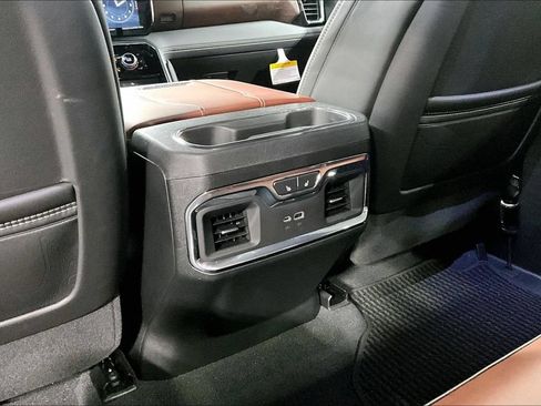 Used 2024 GMC Sierra 3500 Denali Ultimate AWD/4WD image 24