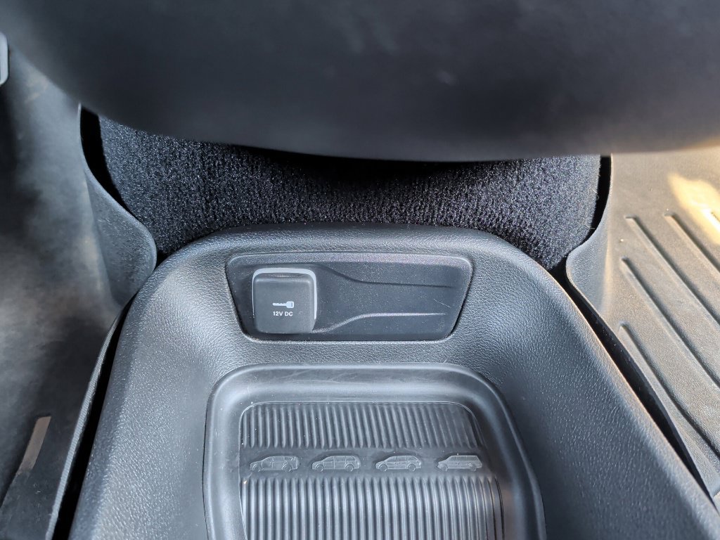 Used 2022 Chrysler Pacifica Touring-L w/ Uconnect Theater Family Group AWD/4WD image 18
