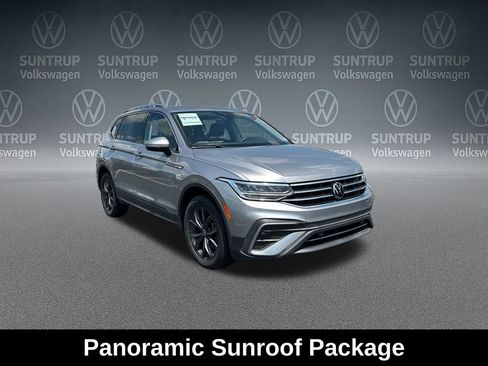 Used 2022 Volkswagen Tiguan SE w/ Panoramic Sunroof Package FWD image 9