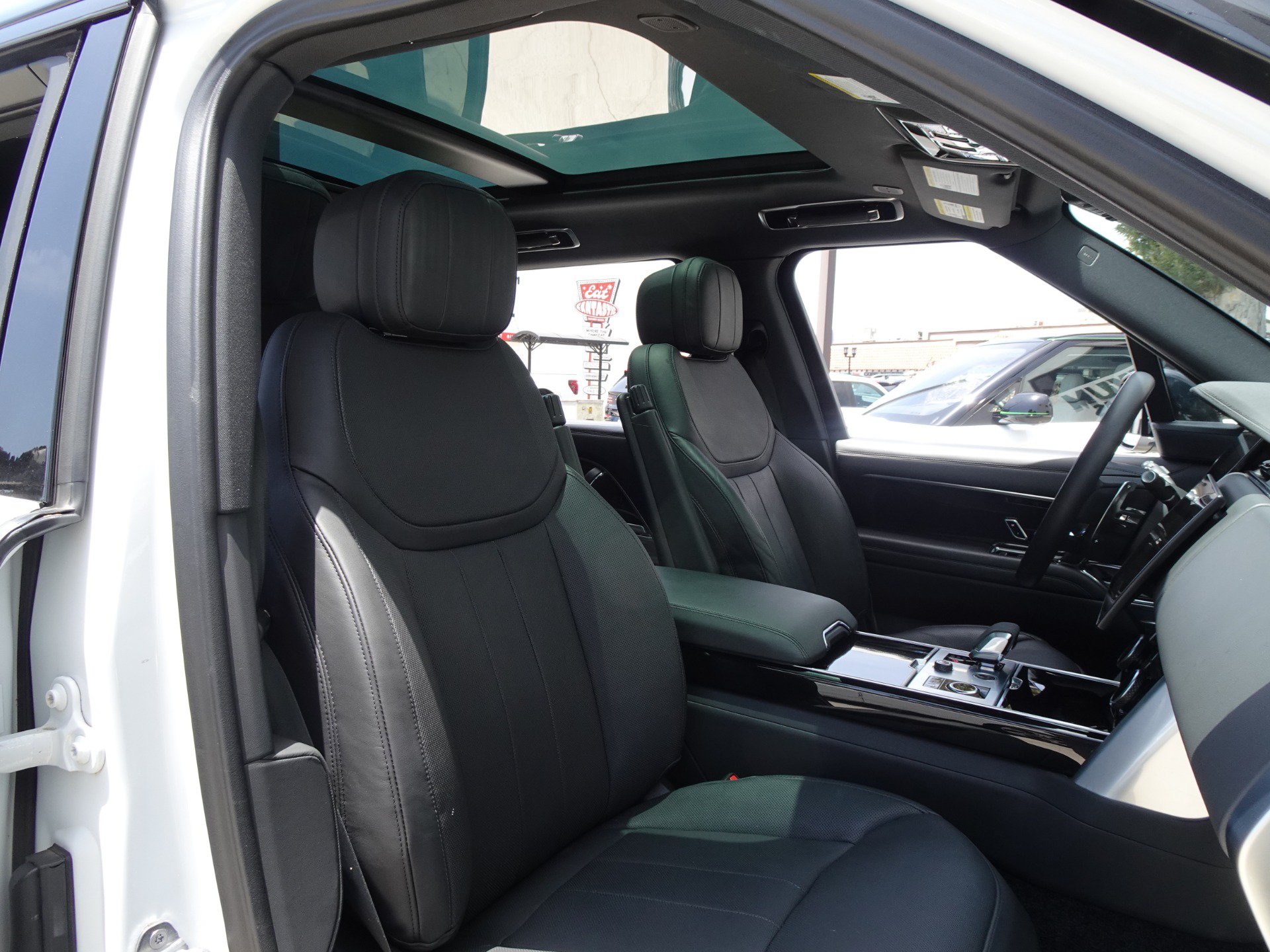 Used 2023 Land Rover Range Rover Long Wheelbase SE AWD/4WD image 25