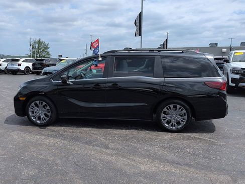 Used 2025 Honda Odyssey Touring image 4