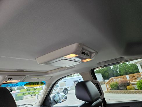 Used 2011 Chevrolet Avalanche LT AWD/4WD image 18