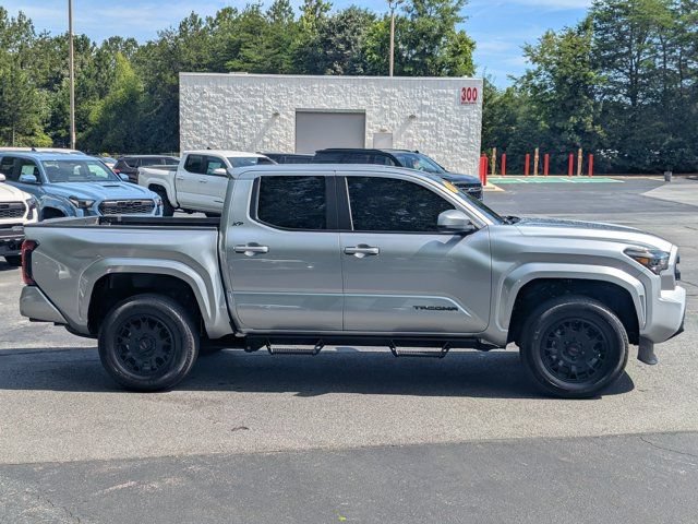 Used 2025 Toyota Tacoma SR5 AWD/4WD image 8