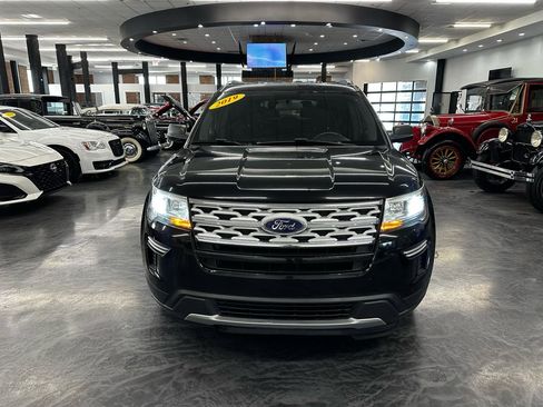 Used 2019 Ford Explorer XLT FWD image 2