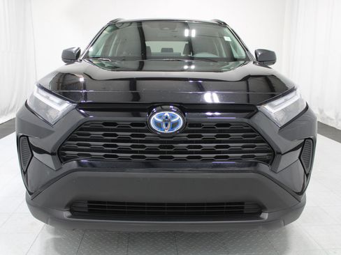 Used 2024 Toyota RAV4 LE AWD/4WD image 3