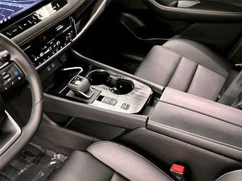 Used 2024 Nissan Rogue SL w/ SL Premium Package image 13