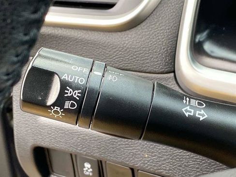 Used 2018 Nissan Murano SV image 17