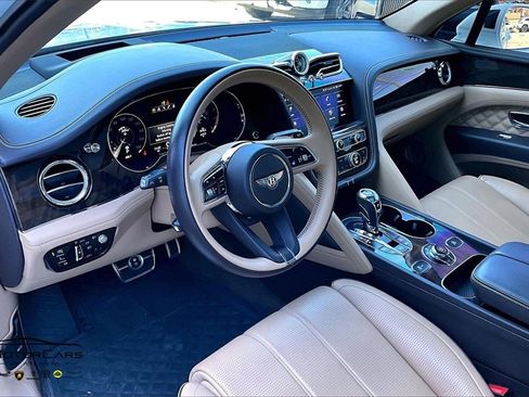 Used 2021 Bentley Bentayga image 13