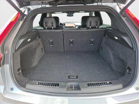 Used 2024 Cadillac XT4 Premium Luxury image 7