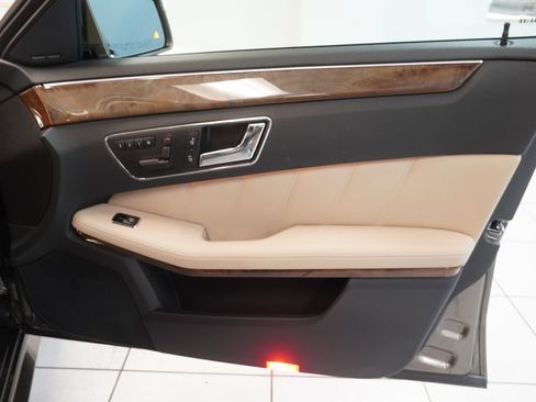 Used 2010 Mercedes-Benz E 350 Sedan image 35