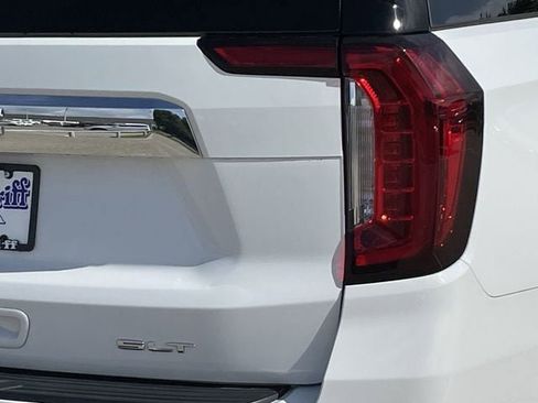 Used 2024 GMC Yukon SLT AWD/4WD image 6