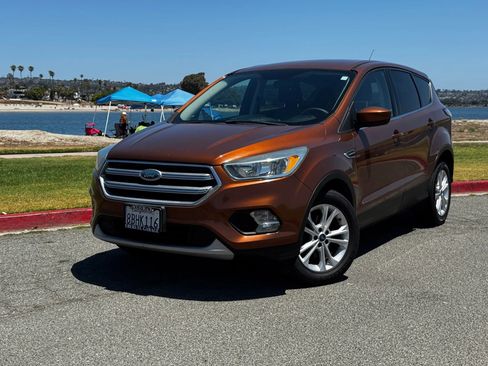 Used 2017 Ford Escape SE FWD image 7