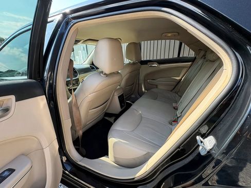 Used 2014 Chrysler 300 RWD image 14