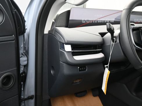 New 2025 Lincoln Navigator Reserve AWD/4WD image 18