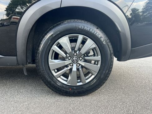 Used 2024 Nissan Pathfinder SV FWD image 30