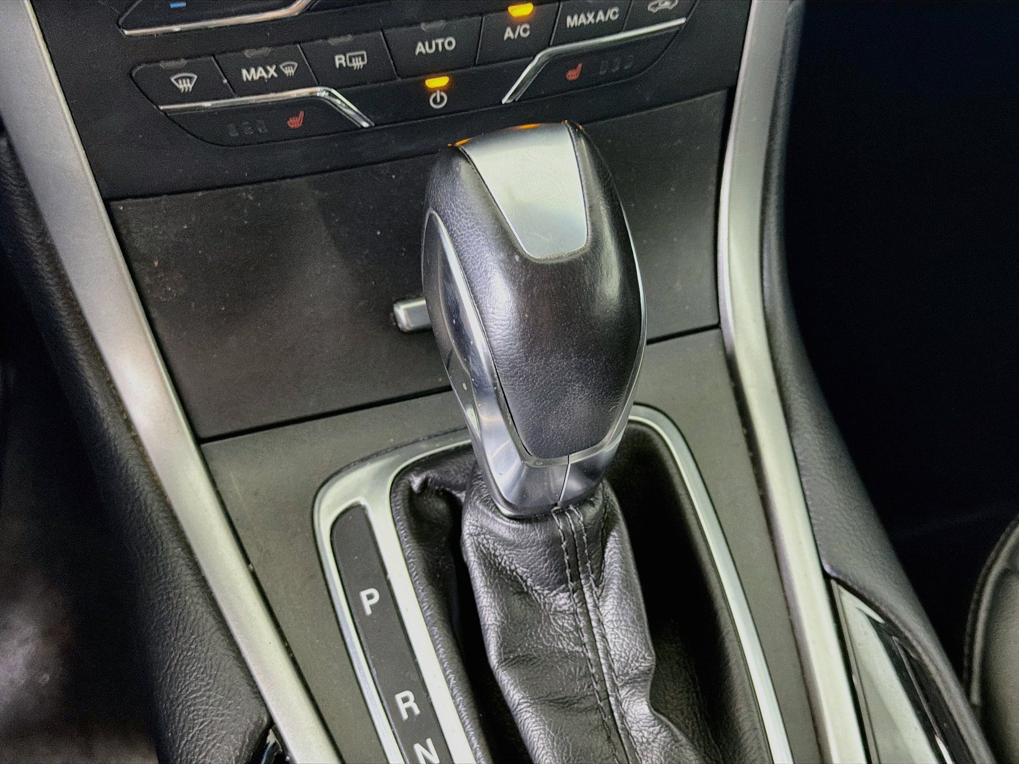 Used 2018 Ford Edge SEL w/ Equipment Group 201A FWD image 24
