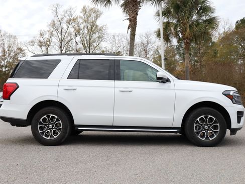 Used 2022 Ford Expedition XLT image 5