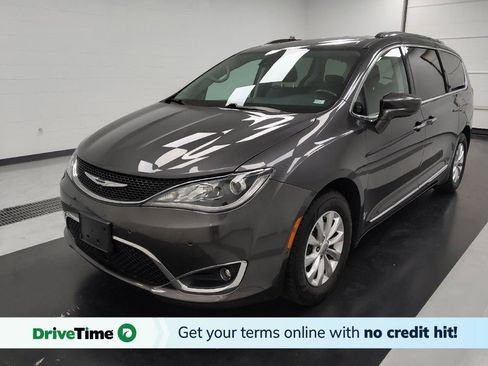Used 2018 Chrysler Pacifica Touring-L Plus w/ Advanced Safetytec Group FWD image 1