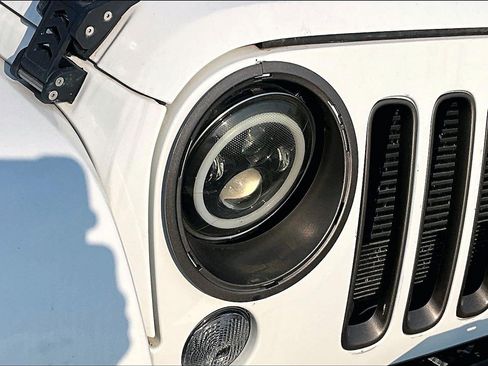 Used 2018 Jeep Wrangler Unlimited Sport AWD/4WD image 27