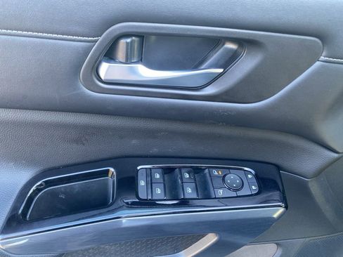 Used 2022 Nissan Pathfinder SL image 11