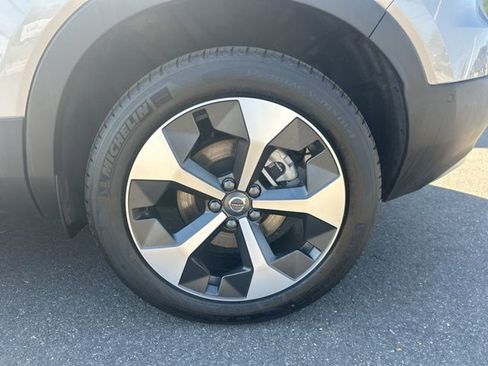 Used 2025 Volvo XC40 B5 Plus AWD/4WD image 9