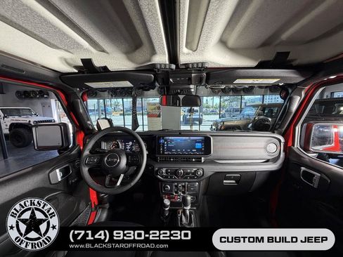 Used 2025 Jeep Wrangler Unlimited Rubicon AWD/4WD image 29