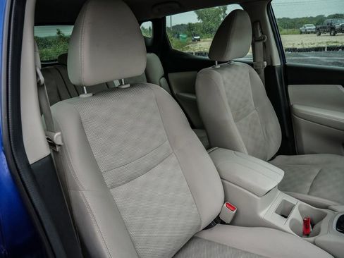 Used 2020 Nissan Rogue Sport SV FWD image 17