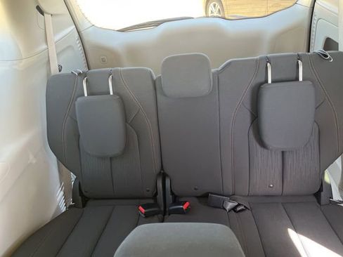 Used 2018 Chrysler Pacifica Touring Plus w/ Tire & Wheel Group FWD image 24