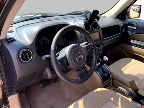 Used 2014 Jeep Patriot Latitude FWD image 18
