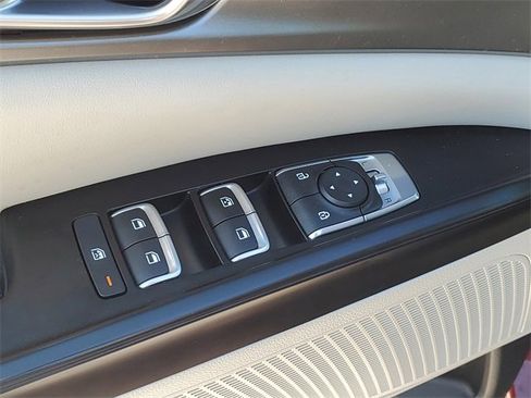 Used 2024 Kia Carnival LX image 15