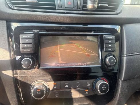 Used 2018 Nissan Rogue S AWD/4WD image 20