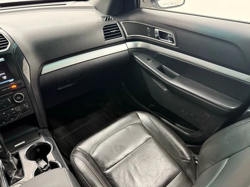 Used 2016 Ford Explorer XLT w/ Equipment Group 202A image 25